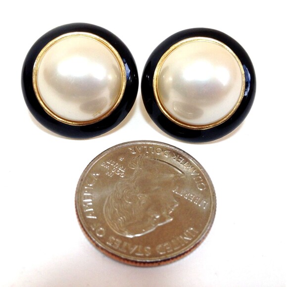 Vintage Beautiful Pearl Black and  Gold Tone Costume Jewelry Costume Earrings - Picture 4 of 4